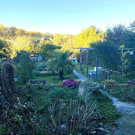 Dependance Dans Un Jardin De Centre Lacambradeljardin Homestay szállás *